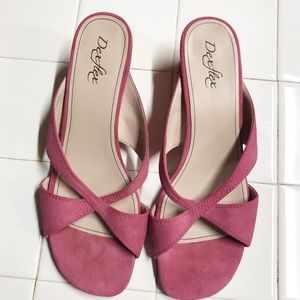 Dexflex low heel pink sandals in size 8 medium